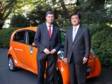 Министър-председателя на Холандия и президента на Mitsubishi Motors се споразумяха да си партнират в програми за популяризиране на електромобилите