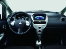 Mitsubishi Motors Corporation представя европейския вариант на електрическия автомобил i-MiEV по време на Автосалон Париж 2010