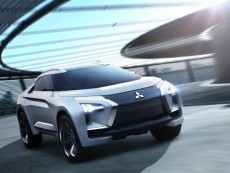 Двойна премиера за Mitsubishi в Женева: представяне в Европа на e-EVOLUTION CONCEPT и световна премиера на новата моделна година на Outlander PHEV