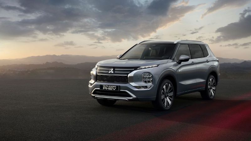 New Outlander PHEV - Съвършен. Съвършен бонус до 16 000 лв.